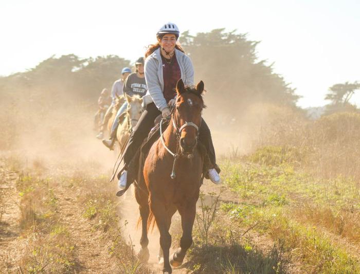 骑马 at Half Moon Bay